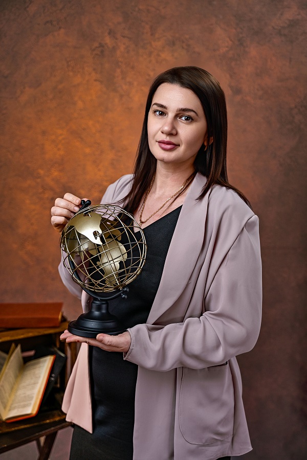 Логунова Марина Сеитовна.