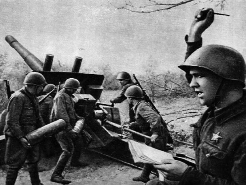 19 ноября - Памятная дата военной истории России -  Начало контрнаступления советских войск под Сталинградом (1942 год). День ракетных войск и артиллерии..